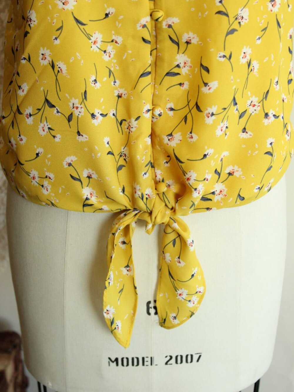 Sienna Sky Womens Top, NWT, Size Medium, Yellow Floral Tie-Front Sleeveless, - Picture 4 of 12